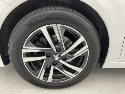 Photo 16 Peugeot 208  PureTech 100 S&S BVM6