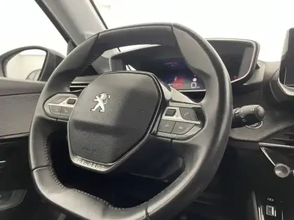 Photo 28 Peugeot 208  PureTech 100 S&S BVM6