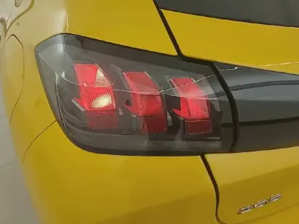 Photo 16 Peugeot 208  PureTech 75 S&S BVM5