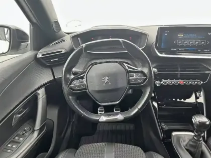 Photo 8 Peugeot 2008  PureTech 130 S&S BVM6