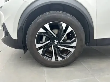 Photo 12 Peugeot 2008  PureTech 130 S&S BVM6