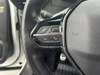 Photo 18 Peugeot 2008  PureTech 130 S&S BVM6