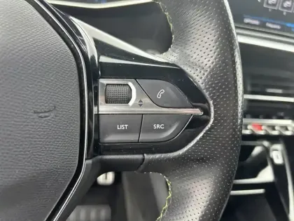 Photo 19 Peugeot 2008  PureTech 130 S&S BVM6