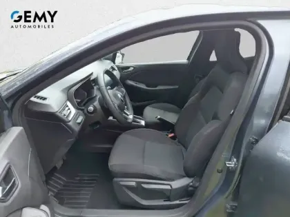 Photo 8 Renault Clio  E-Tech 140