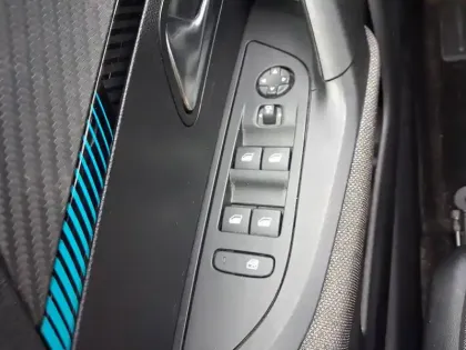 Photo 17 Peugeot 2008  PureTech 100 S&S BVM6
