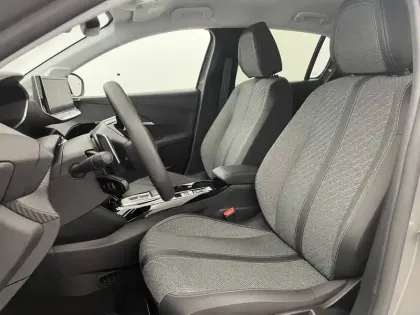 Photo 13 Peugeot 208  Hybrid 100 e-DCS6