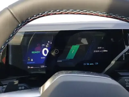 Photo 14 Renault Austral  E-Tech full hybrid 200 GSR2