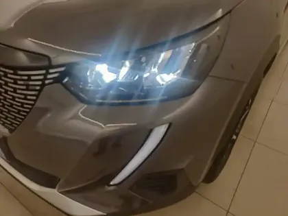 Photo 15 Peugeot 2008  PureTech 100 S&S BVM6