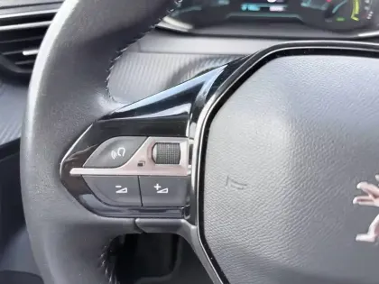 Photo 14 Peugeot 2008  Electrique 136 ch