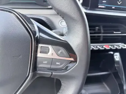 Photo 15 Peugeot 2008  Electrique 136 ch