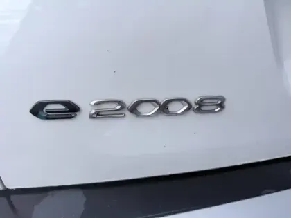 Photo 8 Peugeot 2008  Electrique 136 ch