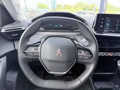 Photo 13 Peugeot 2008  Electrique 136 ch