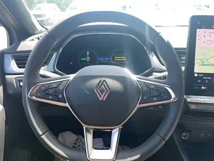Photo 9 Renault Captur  E-Tech full hybrid 160 ch