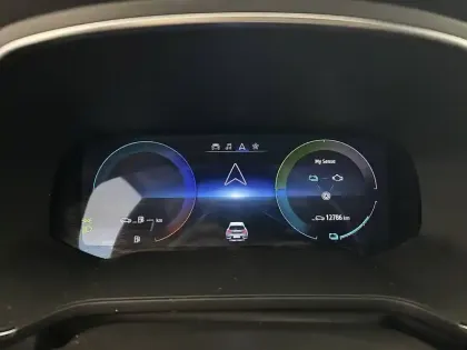 Photo 16 Renault Captur  E-Tech full hybrid 145