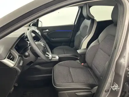 Photo 8 Renault Captur  E-Tech full hybrid 145