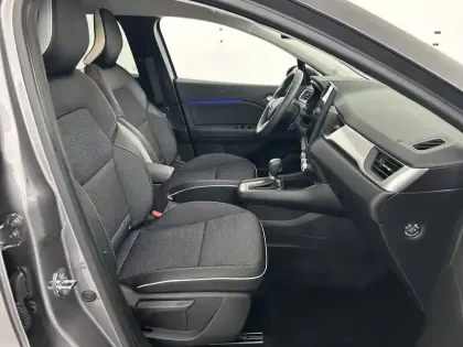 Photo 13 Renault Captur  E-Tech full hybrid 145