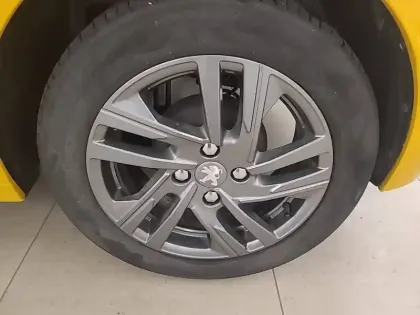 Photo 41 Peugeot 208  PureTech 75 S&S BVM5
