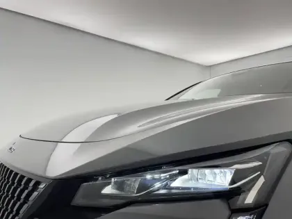 Photo 32 Peugeot 408  Hybrid 136 e-DCS6