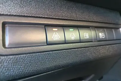 Photo 24 Peugeot 3008  Hybrid 225 e-EAT8