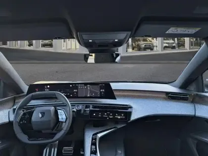 Photo 8 Peugeot 3008  Hybrid 136 e-DCS6 GT