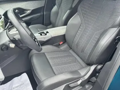 Photo 8 Peugeot 5008  GT HYBRID 145CH E-DCS6