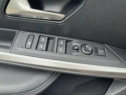 Photo 19 Peugeot 5008  GT HYBRID 145CH E-DCS6