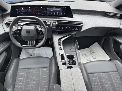 Photo 10 Peugeot 5008  GT HYBRID 145CH E-DCS6