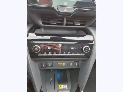 Photo 18 Toyota Yaris Hybride 1.5 HYBRID 116H PREMIERE AWD