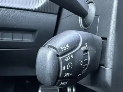 Photo 13 Peugeot 208  e- 136ch GT