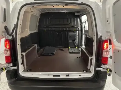 Photo 6 Opel Combo  Cargo M 650kg BlueHDi 100ch S&S Pack Premium Connect