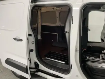 Photo 7 Opel Combo  Cargo M 650kg BlueHDi 100ch S&S Pack Premium Connect