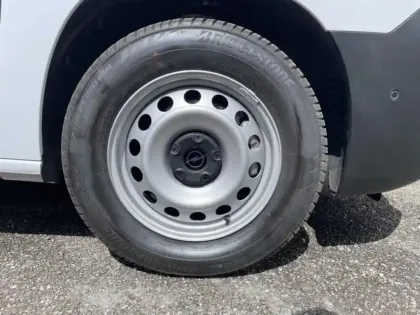 Photo 10 Opel Combo  Cargo M 650kg BlueHDi 100ch S&S Pack Premium Connect