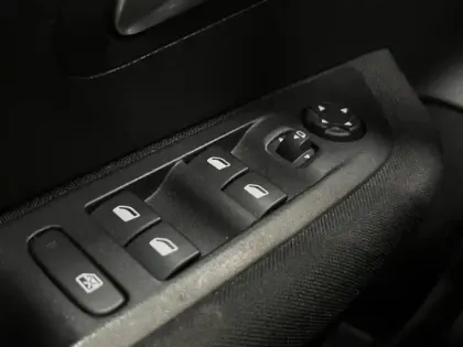 Photo 9 Peugeot 208  e- 136ch Style