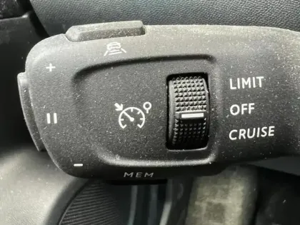 Photo 13 Peugeot 2008  1.2 PureTech 130ch S&S Allure EAT8