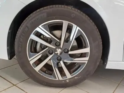 Photo 8 Peugeot 208  1.5 BlueHDi 100ch S&S Allure