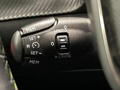 Photo 11 Peugeot 2008  e- 136ch GT