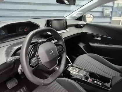Photo 5 Peugeot 208  e- 136ch Style