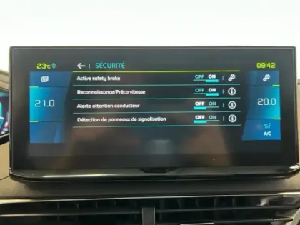 Photo 11 Peugeot 3008  1.2 PureTech 130ch S&S Roadtrip EAT8