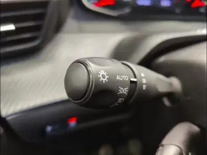 Photo 6 Peugeot 208  Affaire 1.2 PureTech 75ch S&S Premium
