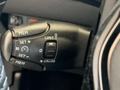 Photo 9 Peugeot 208  1.2 PureTech 100ch S&S Allure 118g