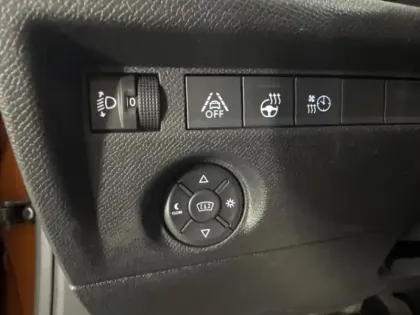 Photo 11 Citroën C4  Moteur électrique 136ch (100 kW) Shine Pack Automatique