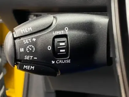 Photo 13 Peugeot 208  e- 136ch Style