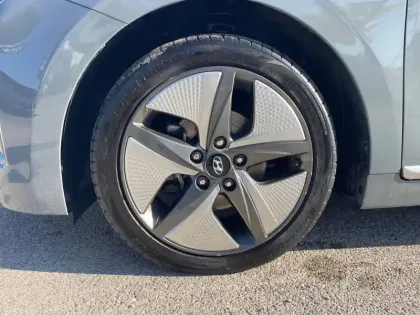 Photo 8 Hyundai Ioniq  Hybrid 141 ch