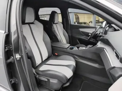 Photo 8 Peugeot 3008  Hybrid 225 e-EAT8 GT