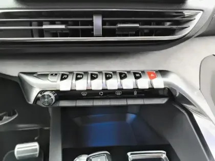 Photo 12 Peugeot 3008  Hybrid 225 e-EAT8 GT