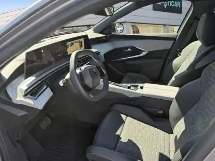 Photo 8 Peugeot 3008  Hybrid 145 e-DCS6 Allure