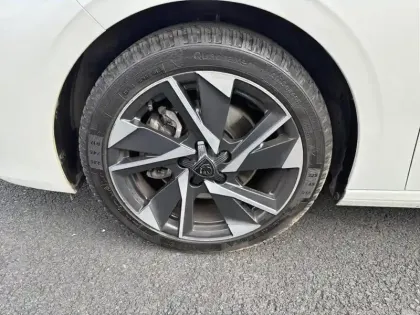 Photo 14 Peugeot 308  BlueHDi 130ch S&S BVM6 Allure Pack
