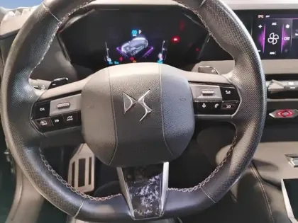 Photo 11 DS DS 4  Hybride E-Tense 225 EAT8 Performance Line+