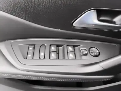 Photo 19 Peugeot 308  PHEV 180 e-EAT8 Allure