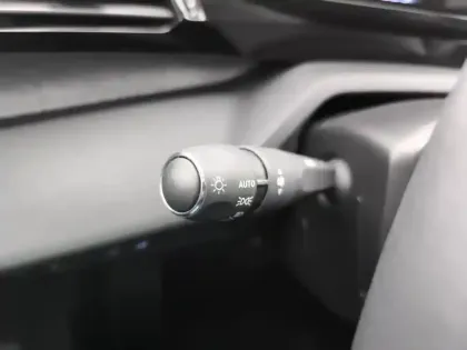 Photo 16 Peugeot 308  PHEV 180 e-EAT8 Allure